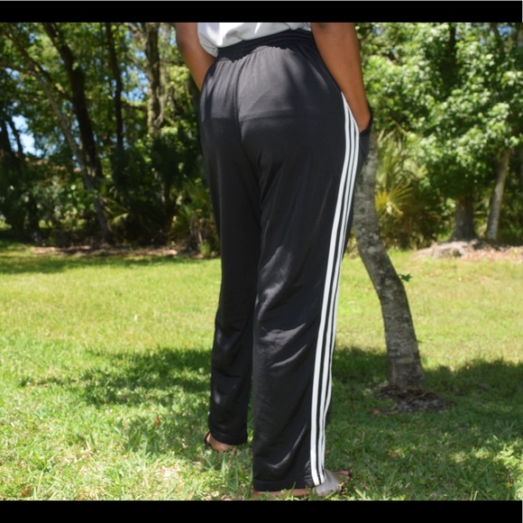 Classic Woman’s Adidas Pants Size Medium - Picture 2 of 7